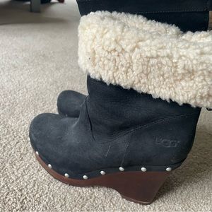 Ugg Carnegie wedge suede and shearling boots - excellent condition